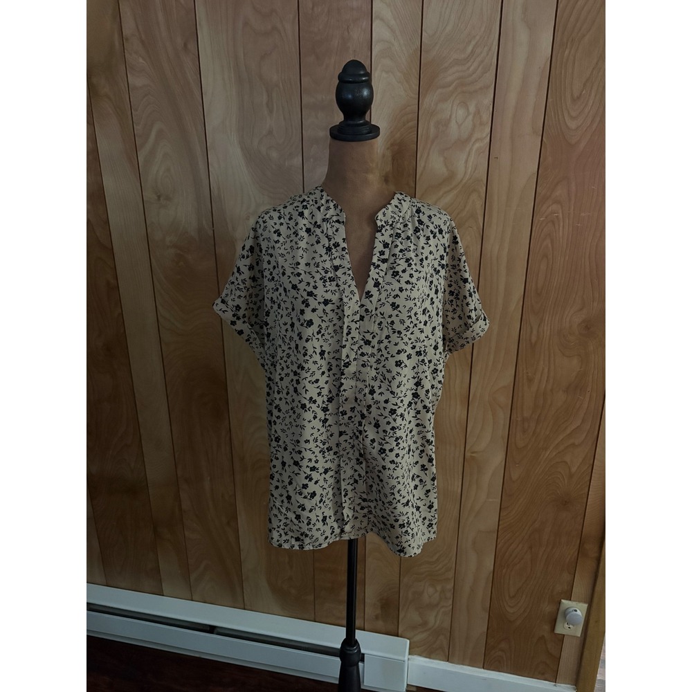 Shein Curve 0XL Tan Black Floral V-Neck Short Sleeve Cuffed Blouse‎ Top